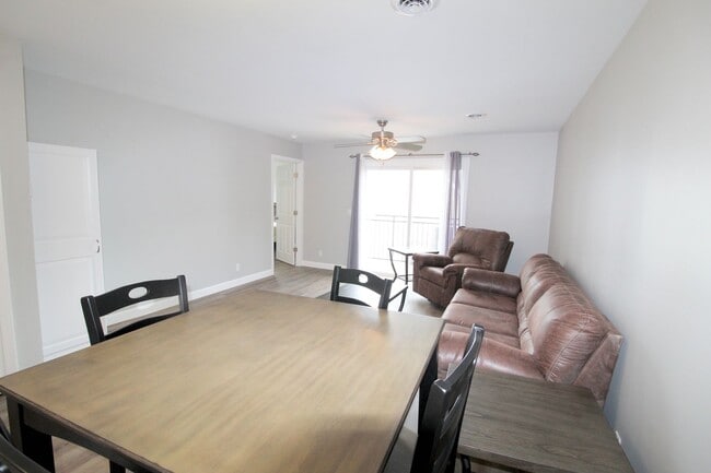 Building Photo - 1396 Hunters Rd