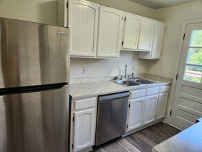 Building Photo - Blackstone VA- 2 Bedroom Apt