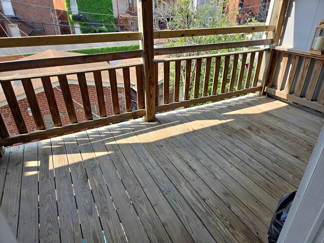 Building Photo - 2427 W Arthington St