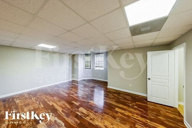 Building Photo - 8025 Brookhaven Ln