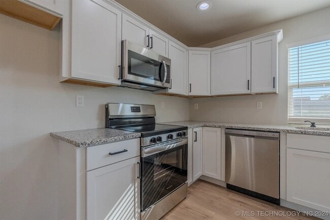 Building Photo - Brand New 3-Bed, 2-Bath Home for Lease – Modern Living in Tulsa