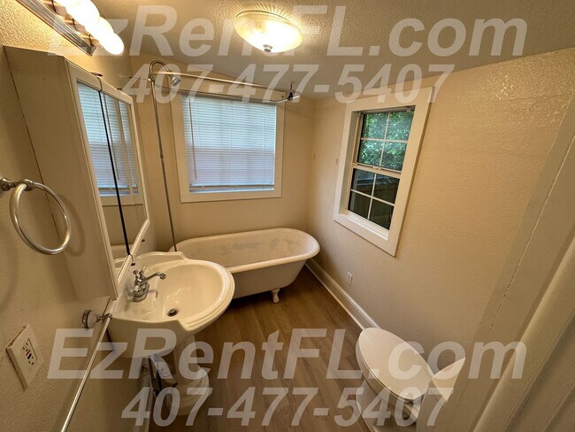Building Photo - Charming 3/2 in Great Location In Deland