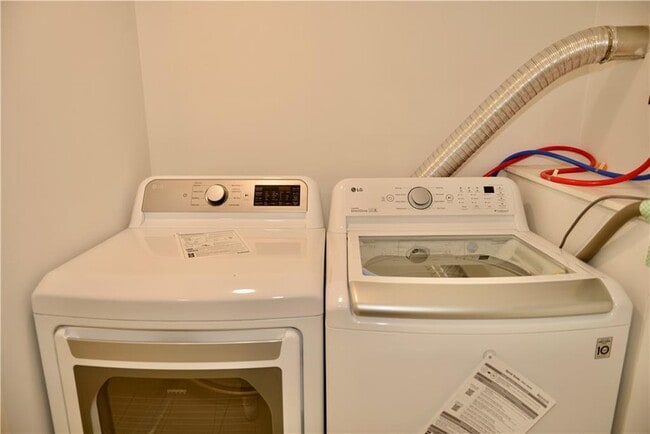 Building Photo - 76 Batcheller Ave