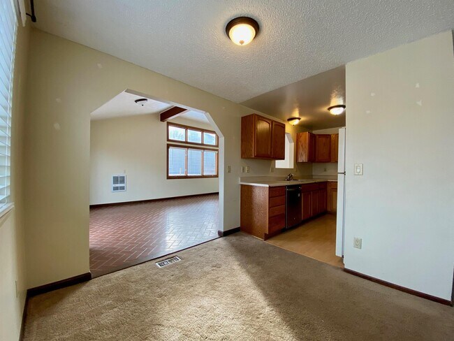 Building Photo - 10860 Utica Ct