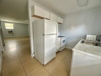 Building Photo - 2 Bed 2 Bath Apartment Near Downtown Fort Myers