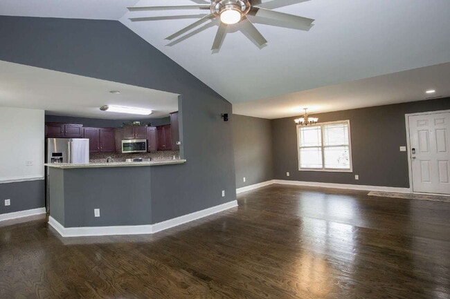 Building Photo - *Lease Special!* Fiber optic internet incl...