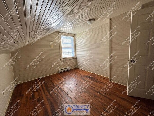 Building Photo - Cozy 3 bedroom/ 1 bathroom available now