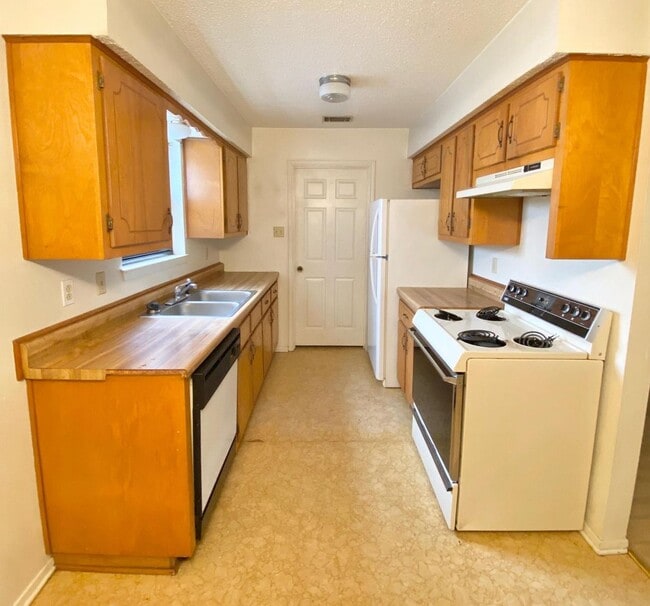 Building Photo - AVAILABLE MID MAY; APPLY TODAY AT OUR WEBSITE!!