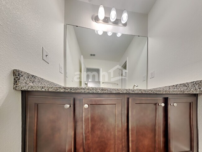 Building Photo - 450 Sandstone Dr