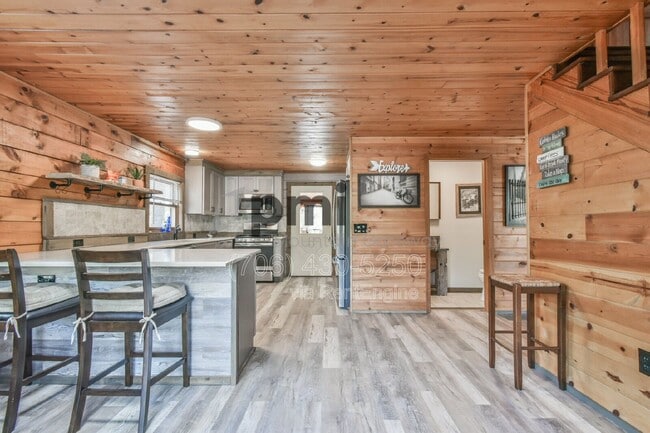 Building Photo - 230 Silver Maple Ln