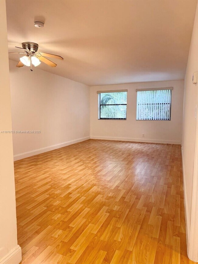 Building Photo - 8100 Geneva Ct