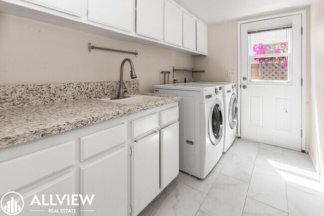 Building Photo - Beautifully Upgraded Home in Prime Mission Viejo Location