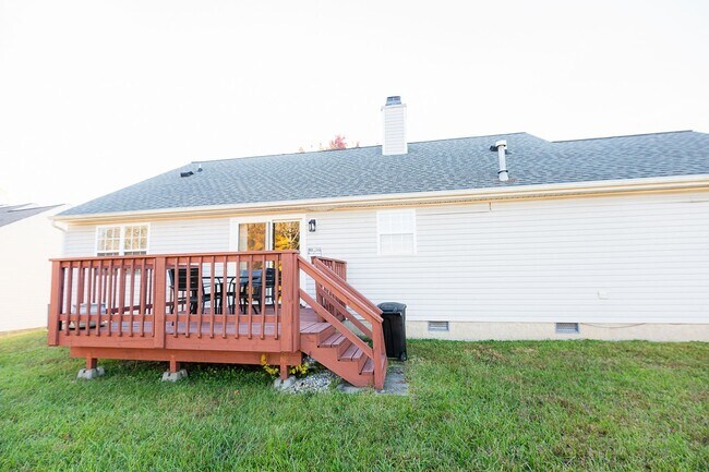 Building Photo - Charming 3Bed/2Bath house with 1 car garage in Greensboro