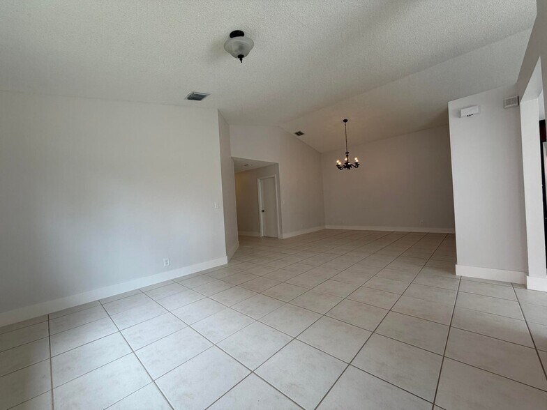 Building Photo - 3386 Treasure Ln