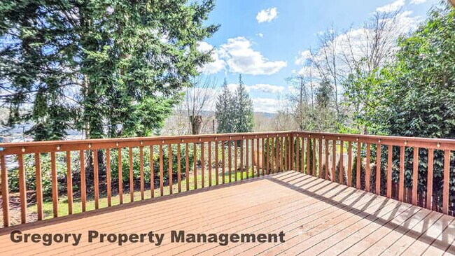 Building Photo - Light and Bright Home in the Desirable Upland View Neighborhood