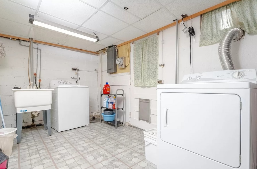 Dedicated In-Unit Laundry - 1745 Amuskai Rd