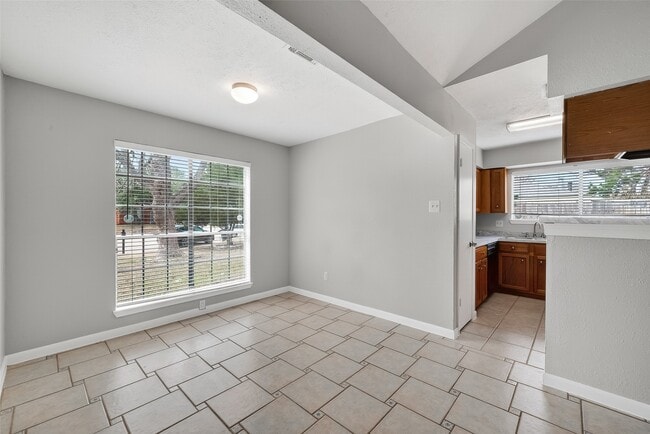 Building Photo - 10506 Ivy Oaks Ln