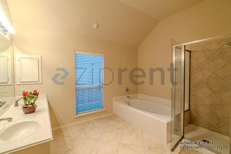 Building Photo - 4415 Sierra Point Dr