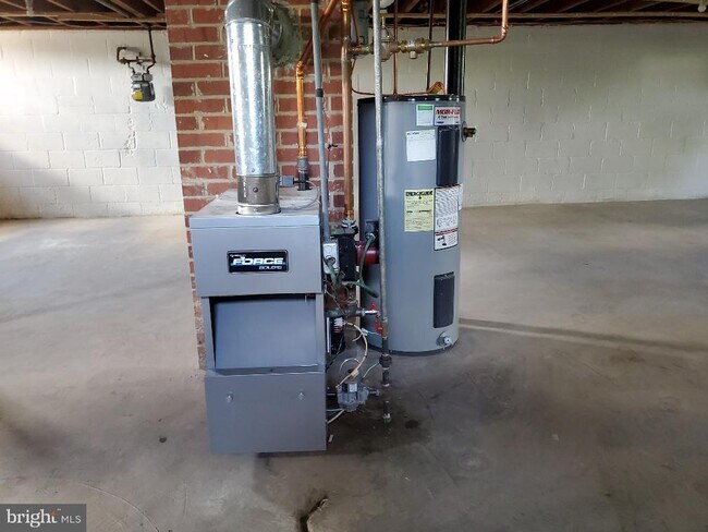 Building Photo - 326 Wellham Ave