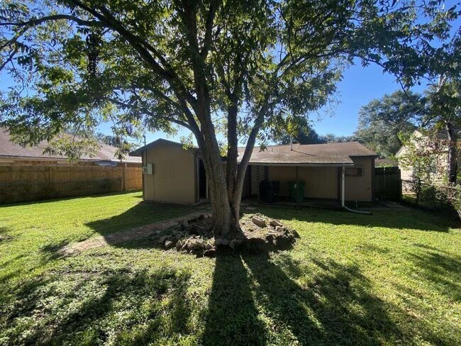 Building Photo - 5939 Belarbor St