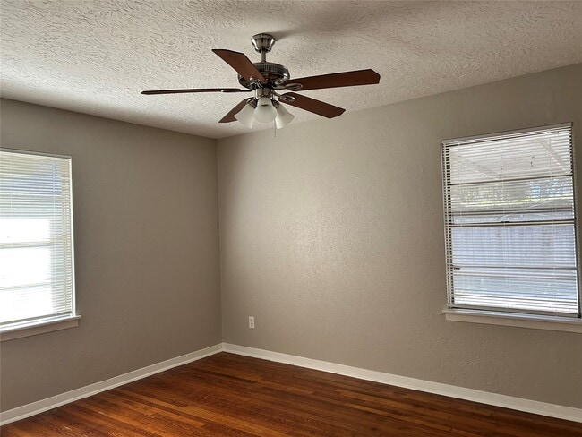 Building Photo - 1504 Greenbriar Ave