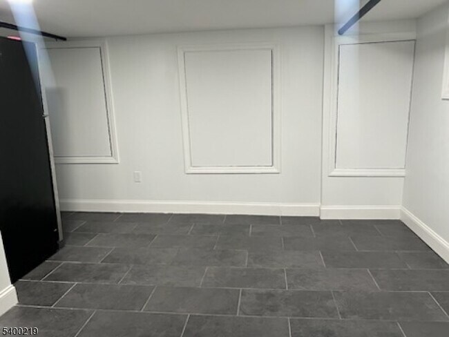 Building Photo - 295 Halsted St