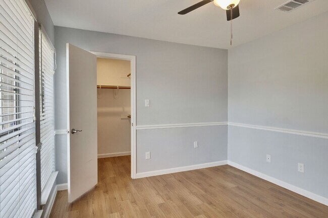Building Photo - "Charming 3-Bedroom Cedar Park Home with 2...