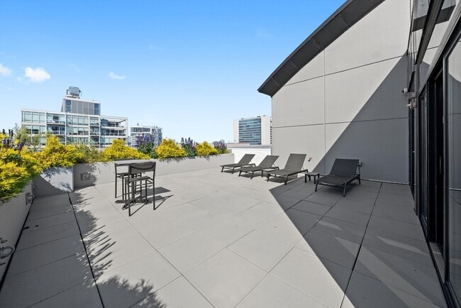 Building Photo - 435 W Erie St