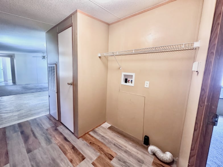 Building Photo - 110 S Rustic Ln