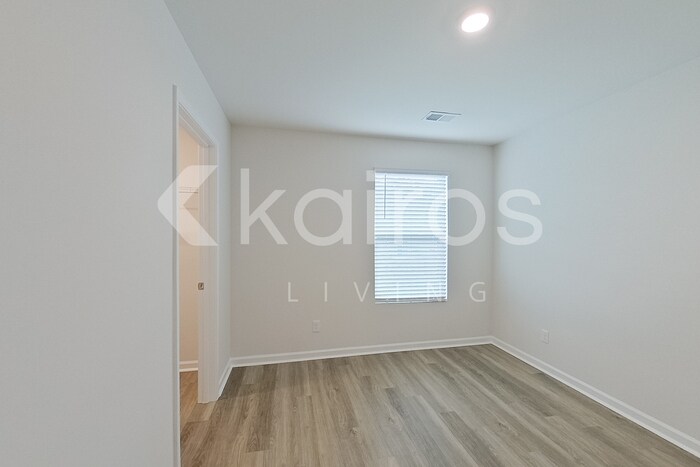 Building Photo - 135 Overstreet Way