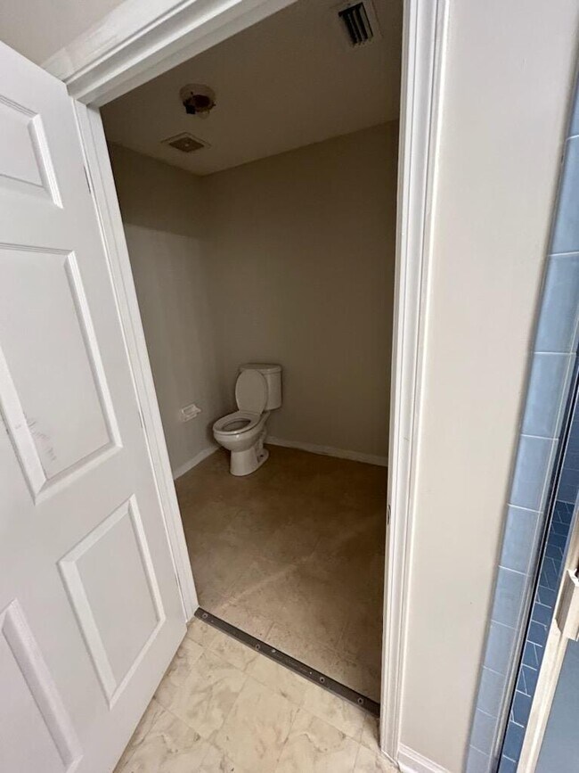 Building Photo - 5420 Riverbreeze Ct