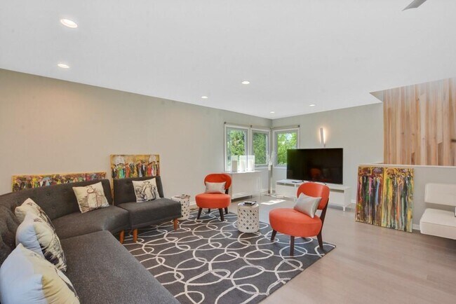 Building Photo - 2410 Bryan St