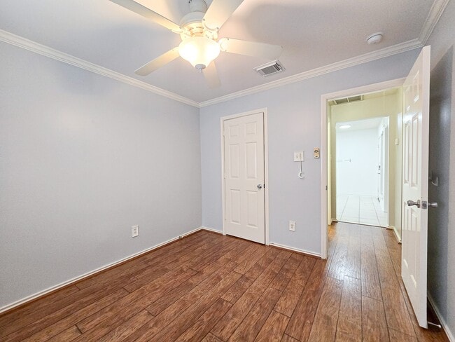 Building Photo - 12230 Cypress Shores Dr