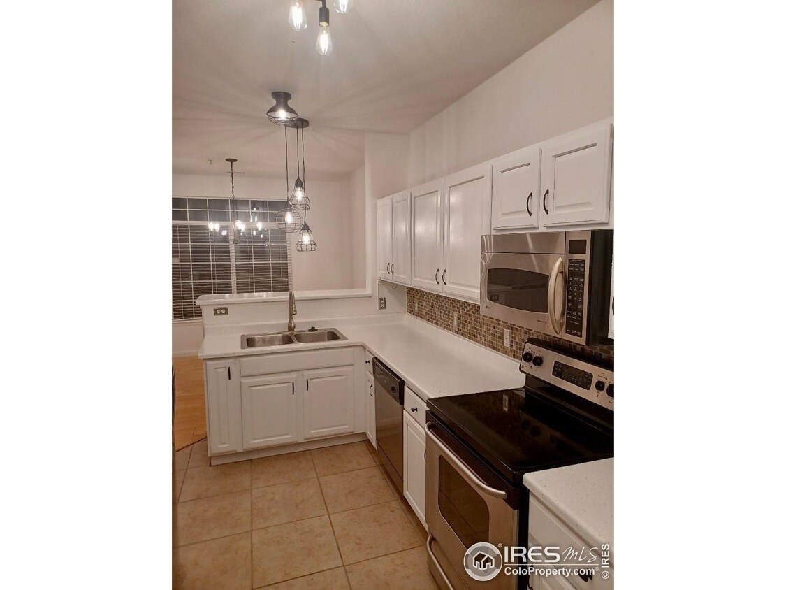 Building Photo - 457 Black Feather Loop