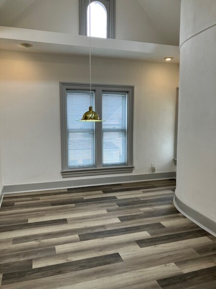 Dining area - 916 N Church St