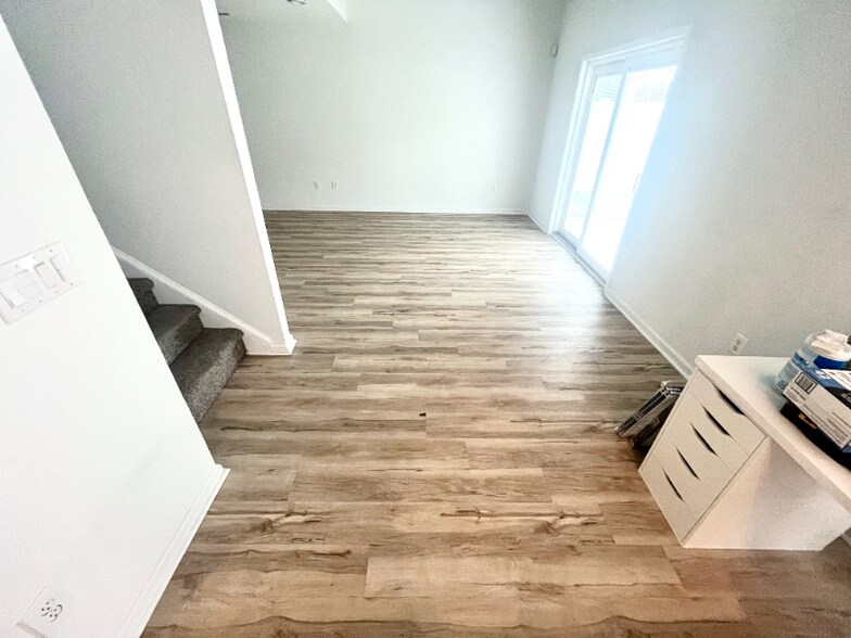 Building Photo - 473 Dandelion Ln