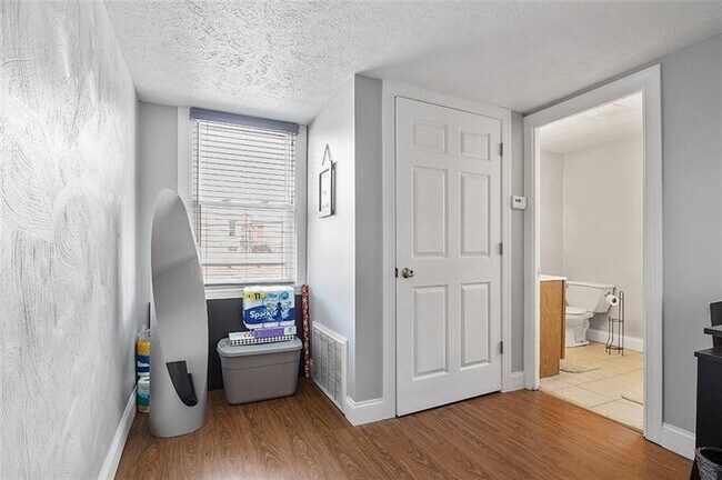 Building Photo - 858 Western Ave