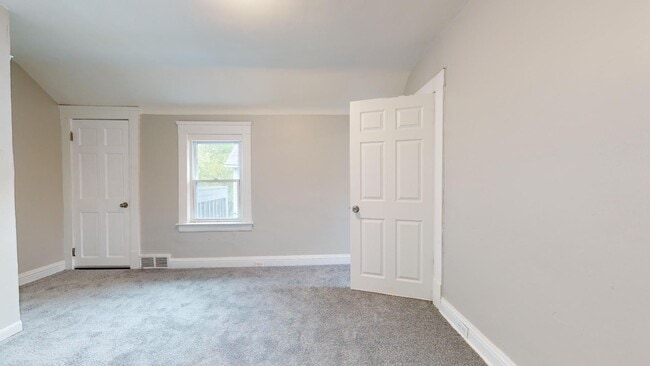 Building Photo - Old Brooklyn - 4 Bedroom Single Family Home