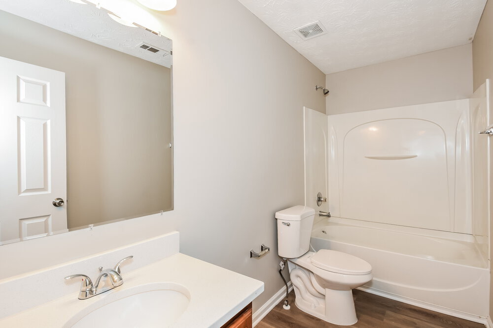 Building Photo - 2040 Valley Creek Dr