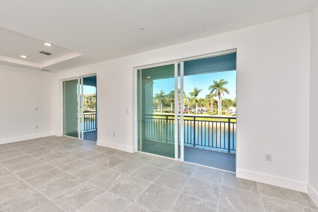Building Photo - 3 BEDROM 3 BATH TOWNHOUSE IN VILLA MAR BON...
