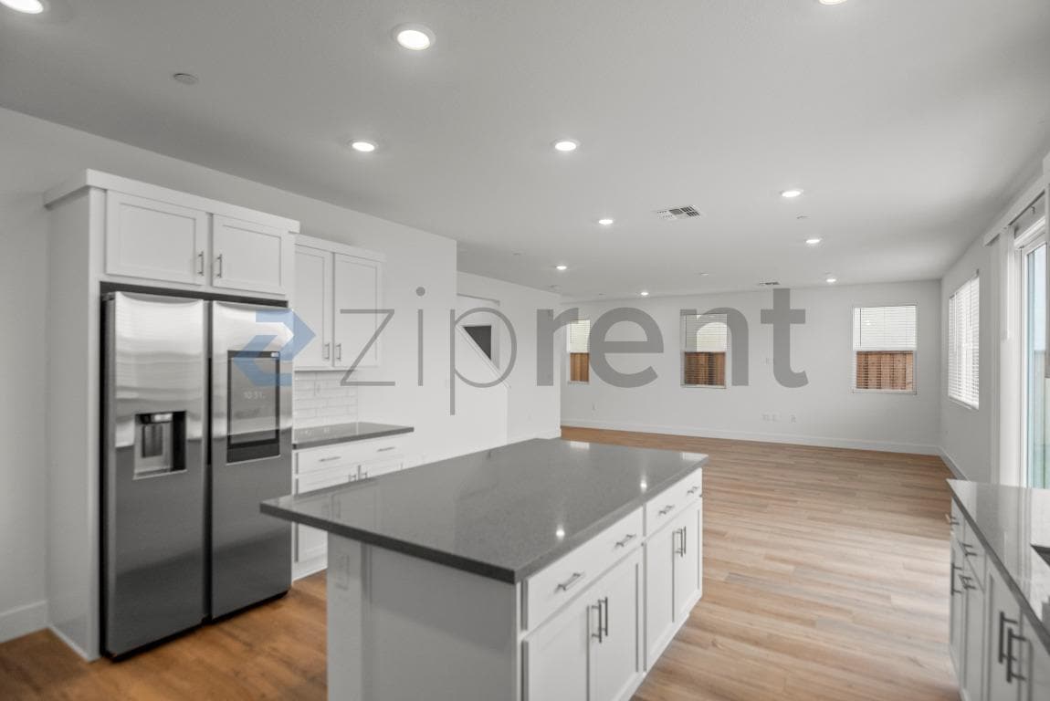 Building Photo - 3375 Tibidabo St