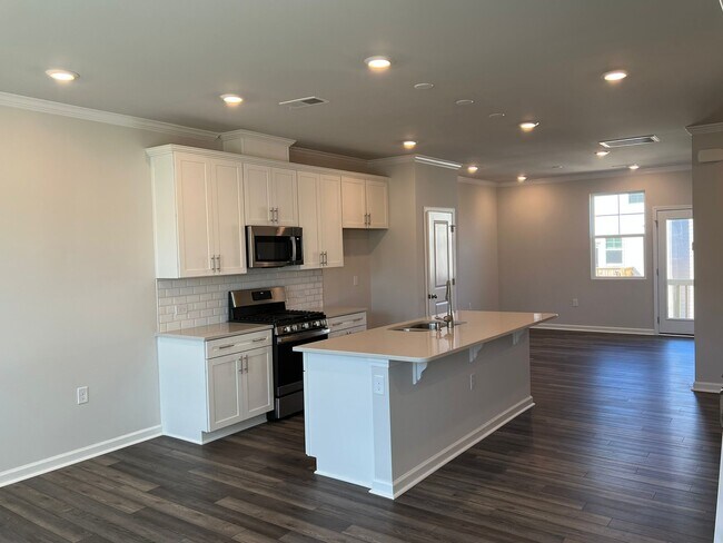 Building Photo - 714 Cormiche Ln