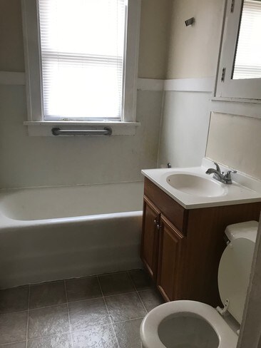 Building Photo - 812 W Mac Queen Ave