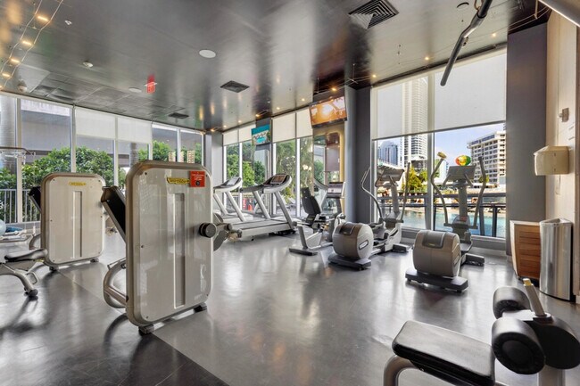 Building Photo - 2602 E Hallandale Beach Blvd