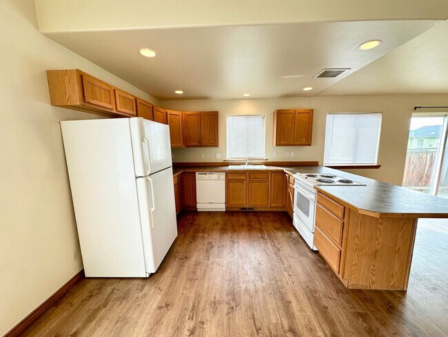 Building Photo - 3 Bedroom Home North of CWU