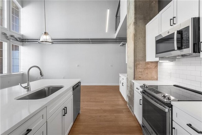 Building Photo - 230 18th St NW