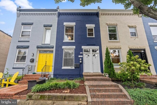 Building Photo - 1221 D St NE