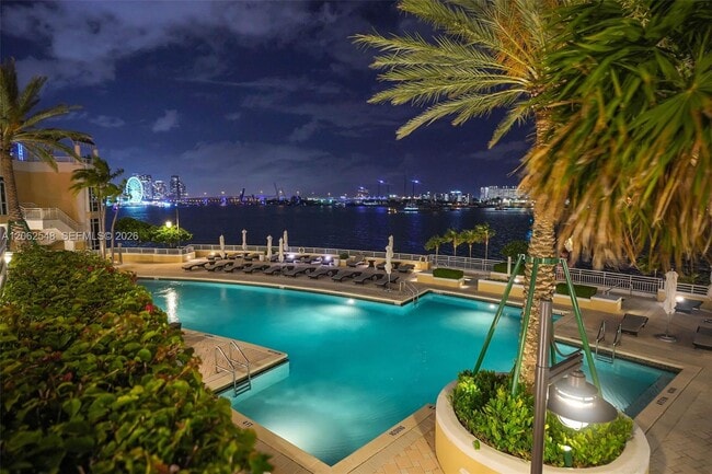 Building Photo - 808 Brickell Key Dr