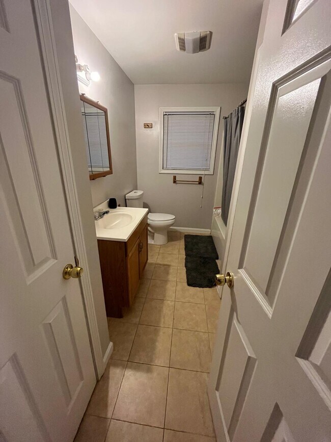 Building Photo - 877 Douglas Ave