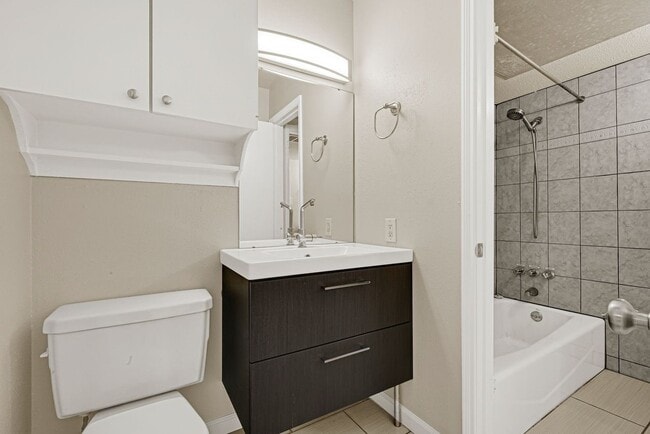 Building Photo - 1817 Commonwealth St